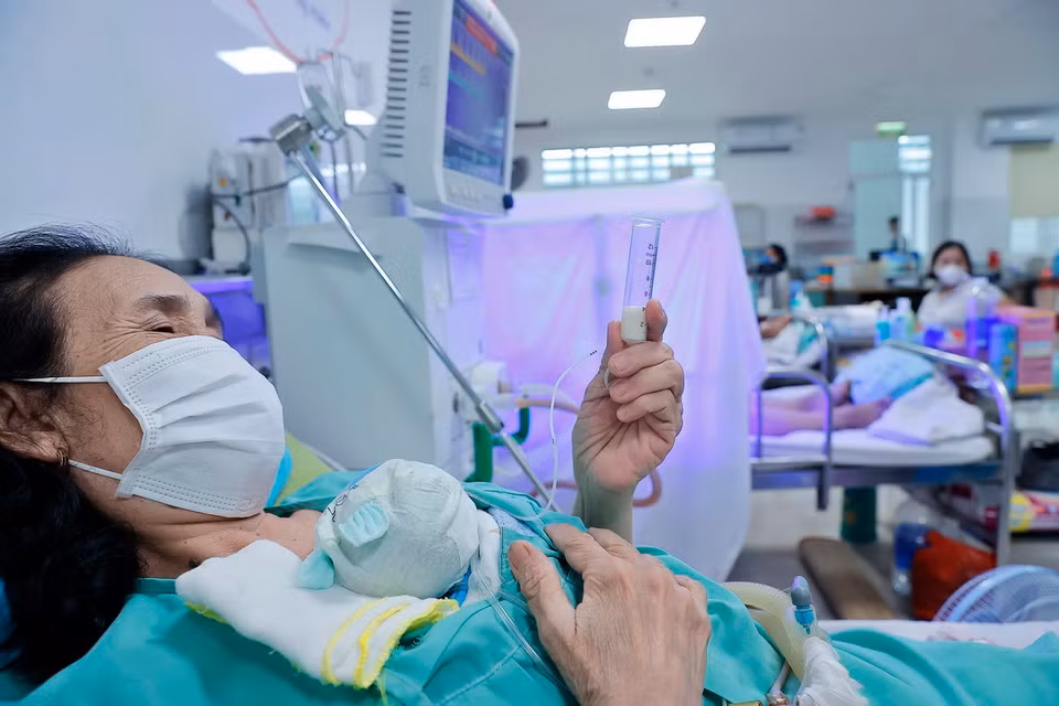 Nuôi con bằng sữa mẹ là biện pháp quan trọng nhất giúp tăng cường sự sống còn và sức khỏe của trẻ, nhất là những trẻ em sinh non, nhẹ cân và bệnh lý. (Ảnh: Minh Quyết/TTXVN)