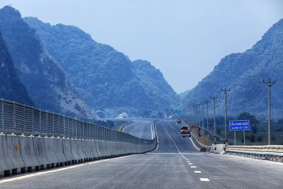 Các hạng mục trên tuyến cao tốc Mai Sơn-Quốc lộ 45 cơ bản đã được hoàn thành. (Ảnh: Tuấn Anh/TTXVN)