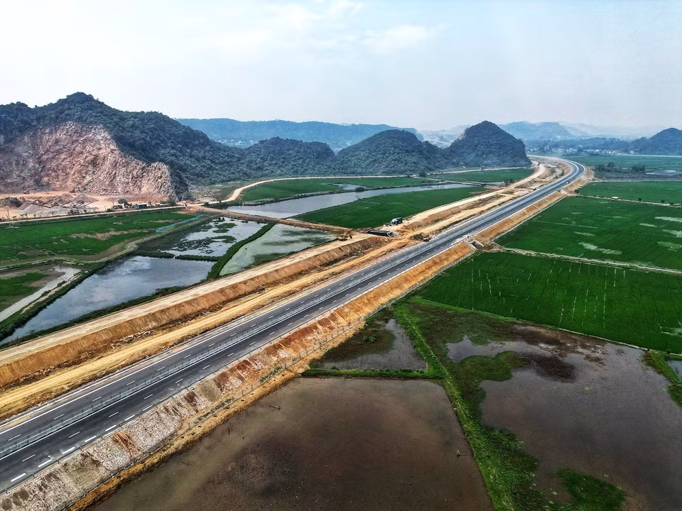 Cao tốc tuyến Mai Sơn-Quốc lộ 45 có tổng chiều dài 63, 37km. (Ảnh: Tuấn Anh/TTXVN)