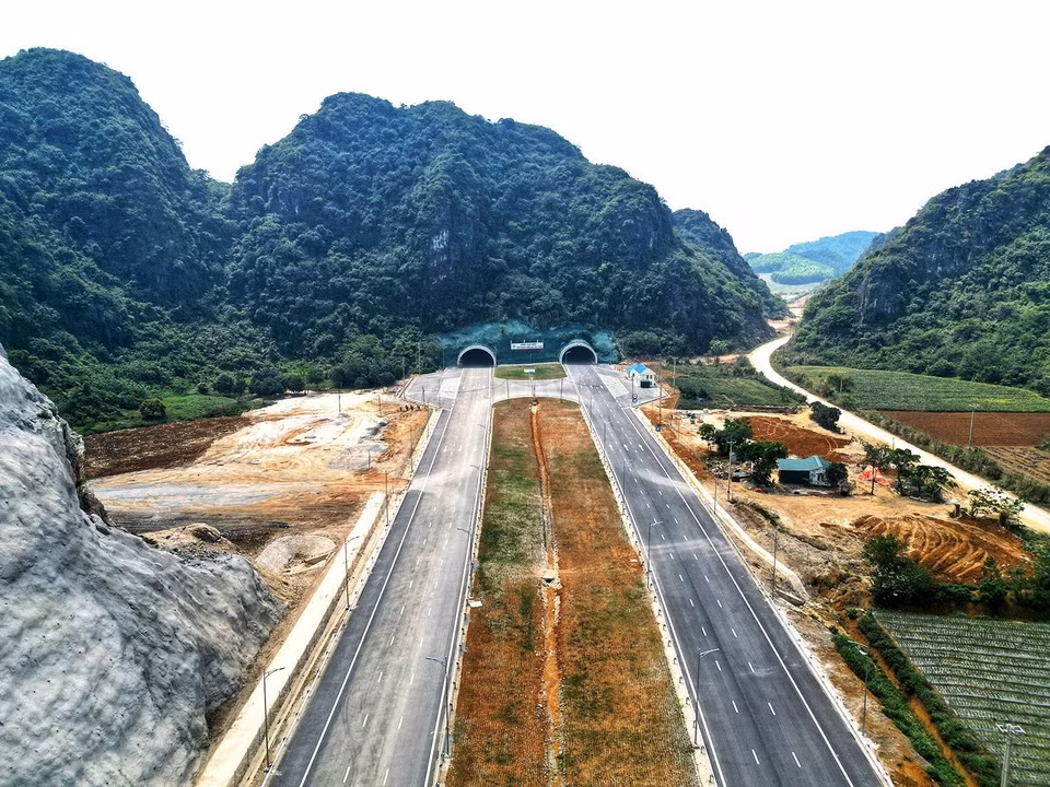 Hầm Thung Thi trên tuyến cao tốc Mai Sơn-Quốc lộ 45. (Ảnh: Tuấn Anh/TTXVN)