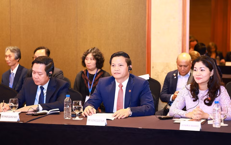 Đoàn đại biểu Việt Nam tham dự buổi gặp. (Ảnh: Dương Giang/TTXVN)