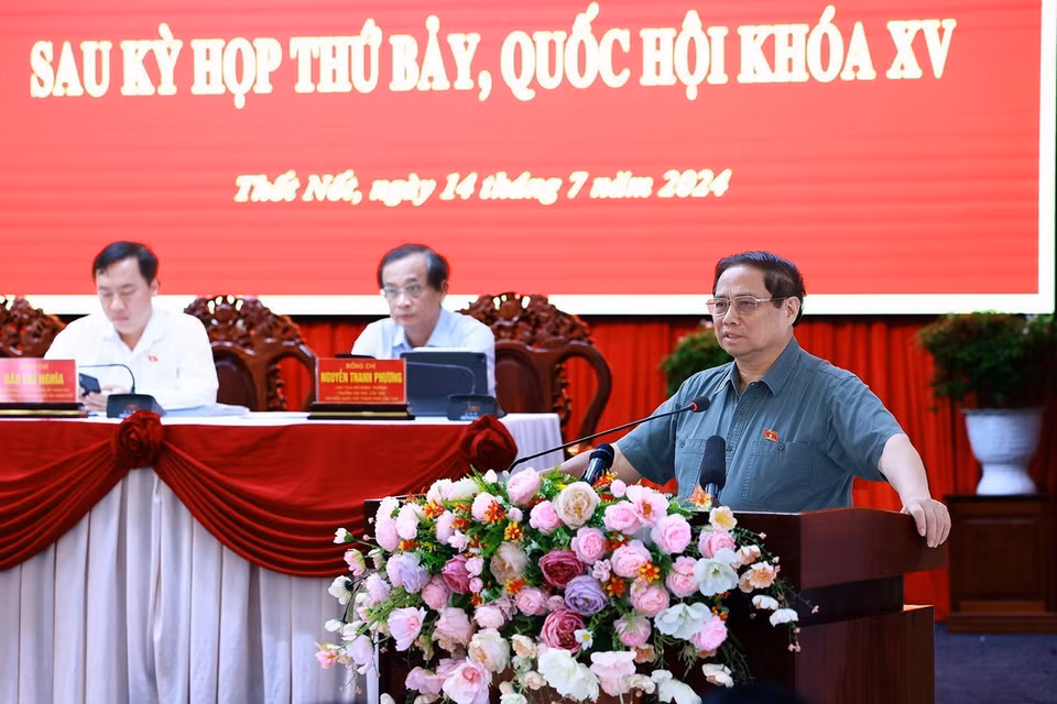 Thủ tướng Phạm Minh Chính phát biểu tại buổi tiếp xúc cử tri quận Thốt Nốt. (Ảnh: Dương Giang/TTXVN)
