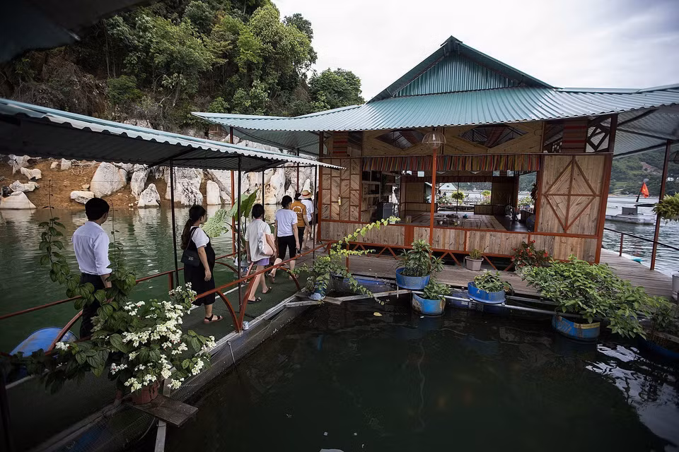 Homestay có thể phục vụ được các đoàn khách đông người có nhu cầu tham quan trải nghiệm. (Ảnh: Trọng Đạt/TTXVN)