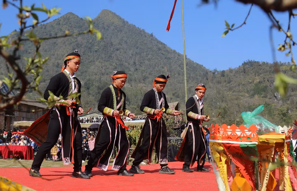 Trích đoạn nghi lễ "Quả Tăng" hay còn gọi là nghi lễ cấp sắc của người Dao đỏ. (Ảnh: Quốc Khánh/TTXVN)