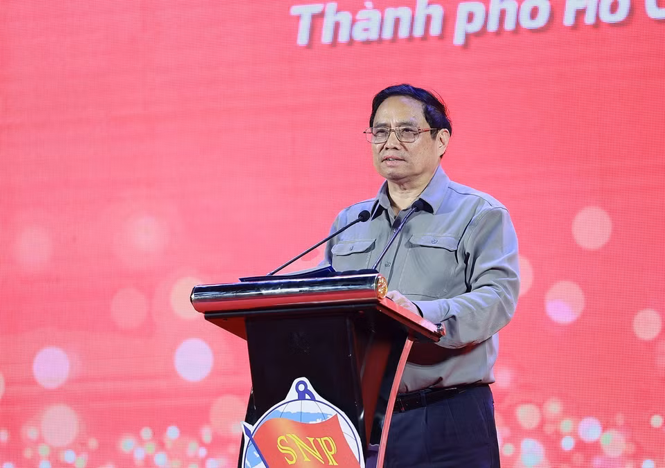 Thủ tướng phát biểu tại Lễ phát lệnh làm hàng đầu năm của Tổng Công ty Tân Cảng Sài Gòn. (Ảnh: Dương Giang/TTXVN)