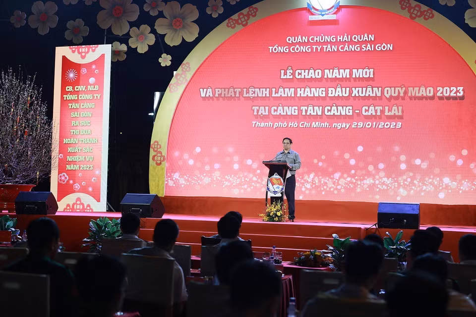 Lễ phát lệnh làm hàng đầu năm của Tổng Công ty Tân Cảng Sài Gòn. (Ảnh: Dương Giang/TTXVN)