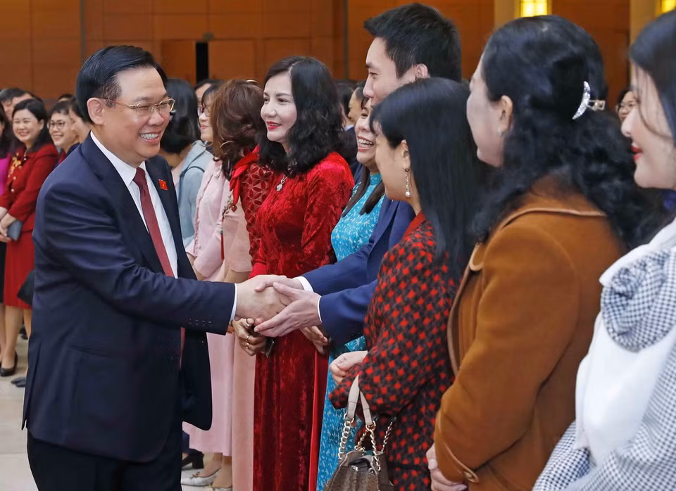 Chủ tịch Quốc hội Vương Đình Huệ chúc Tết cán bộ, công chức, viên chức, người lao động Văn phòng Quốc hội và các cơ quan của Quốc hội. (Ảnh: Nhan Sáng/TTXVN)