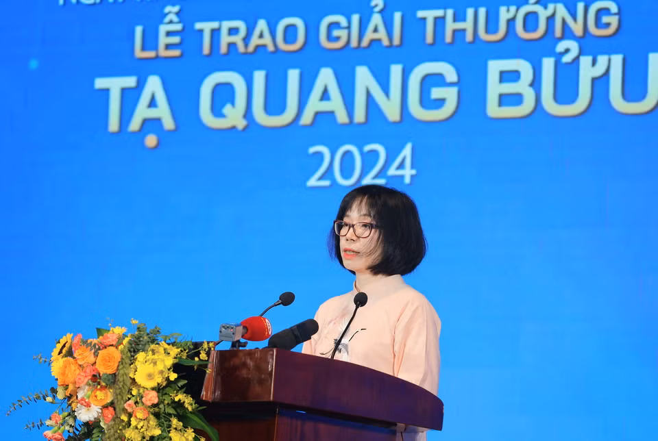 Tiến sỹ Nguyễn Thị Kim Thanh, tác giả đoạt giải Tạ Quang Bửu năm 2024 phát biểu. (Ảnh: Hoàng Hiếu/TTXVN)