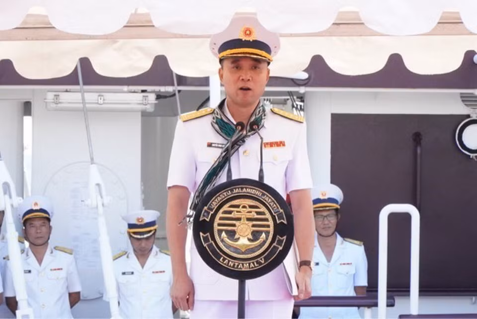 Đại tá Nguyễn Đình Giảng, Phó Giám đốc Học viện Hải quân, phát biểu tại lễ đón. (Ảnh: Đào Trang/TTXVN)
