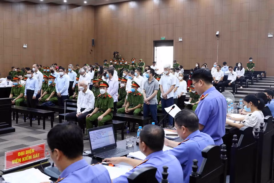 Các bị cáo tại Phiên tòa. (Ảnh: Phạm Kiên/TTXVN)