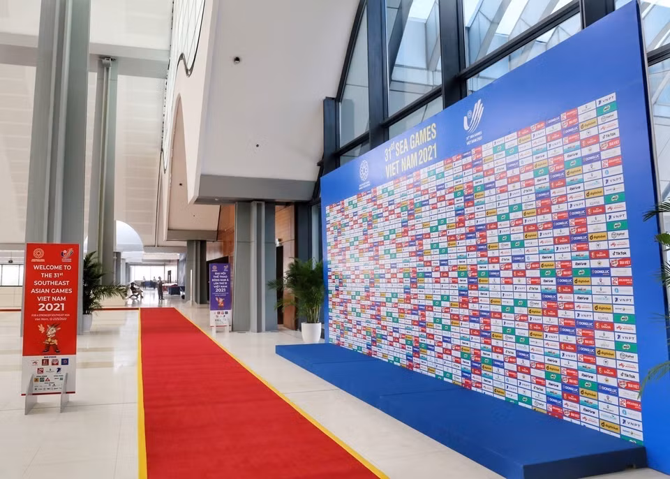Các tấm pano trang trí tại Trung tâm Báo chí SEA Games 31. (Ảnh: Tuấn Đức/TTXVN)