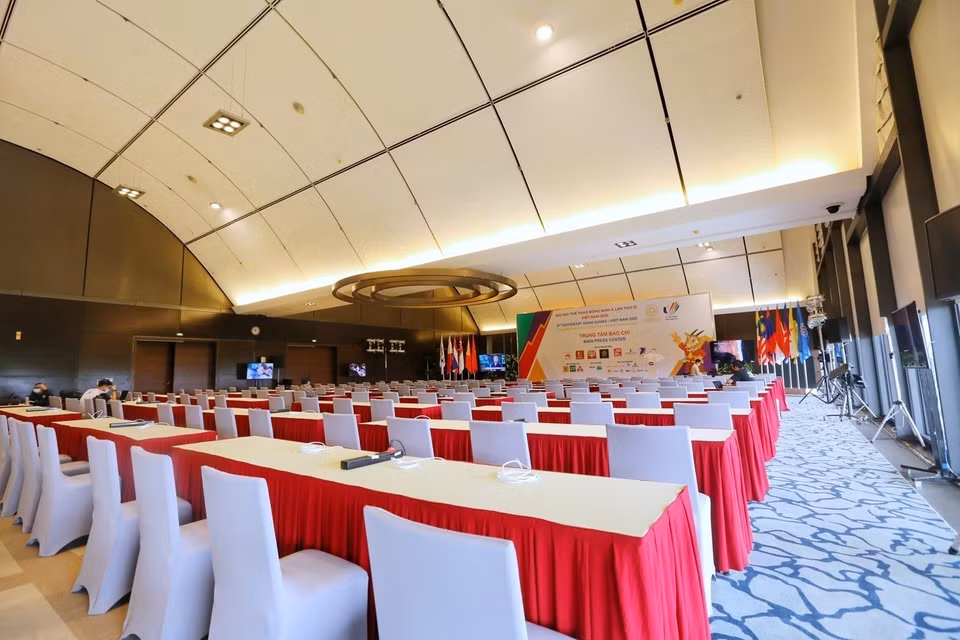 Trung tâm Báo chí SEA Games 31 có thể phục vụ khoảng 200 phóng viên tác nghiệp cùng lúc. (Ảnh: Tuấn Đức/TTXVN) 