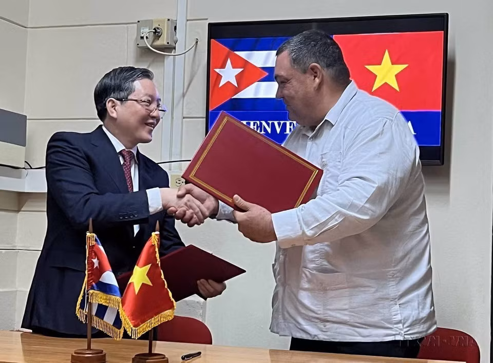 Hội Nông dân Việt Nam và Hội Tiểu nông Cuba ký Biên bản ghi nhớ hợp tác giai đoạn 2025-2030, tại Cuba năm 2024. (Ảnh: Mai Phương/TTXVN)