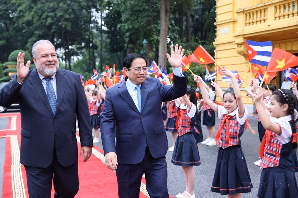 Thủ tướng Phạm Minh Chính đón Thủ tướng nước Cộng hòa Cuba Manuel Marrero Cruz thăm chính thức Việt Nam, ngày 29/9/2022. (Ảnh: Dương Giang/TTXVN)