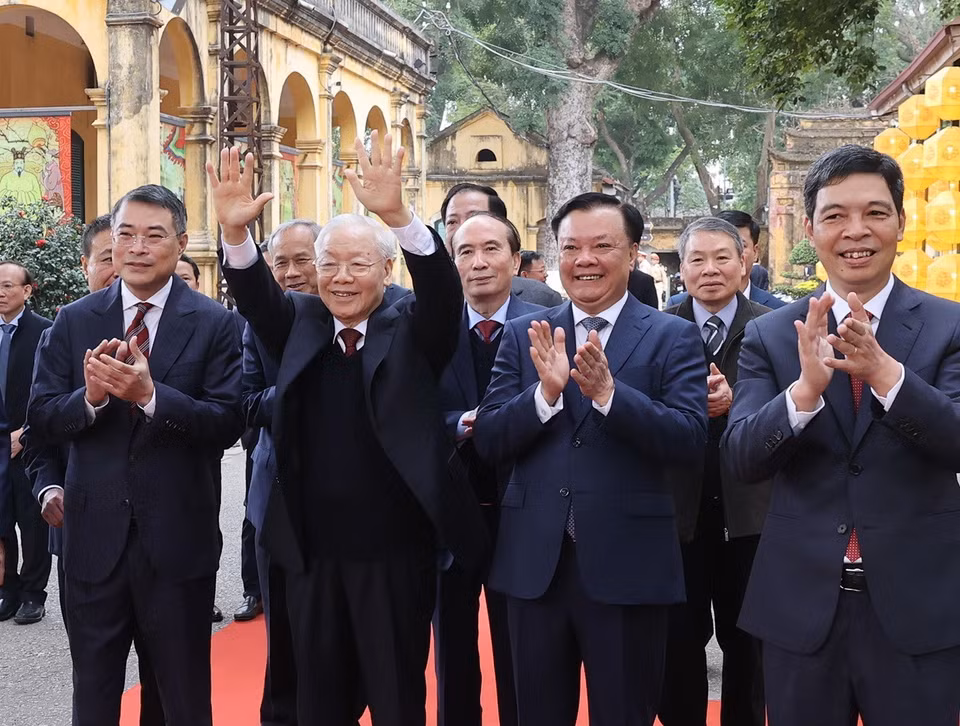 Tổng Bí thư Nguyễn Phú Trọng đến dâng hương tại Khu di tích Hoàng thành Thăng Long-Di sản Văn hóa Thế giới. (Ảnh: Trí Dũng/TTXVN)