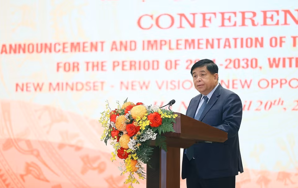 Bộ trưởng Bộ Kế hoạch và Đầu tư Nguyễn Chí Dũng công bố nội dung chủ yếu Nghị quyết số 81/2023/QH15 của Quốc hội về Quy hoạch tổng thể quốc gia thời kỳ 2021-2030, tầm nhìn đến năm 2050. (Ảnh: Dương Giang/TTXVN)