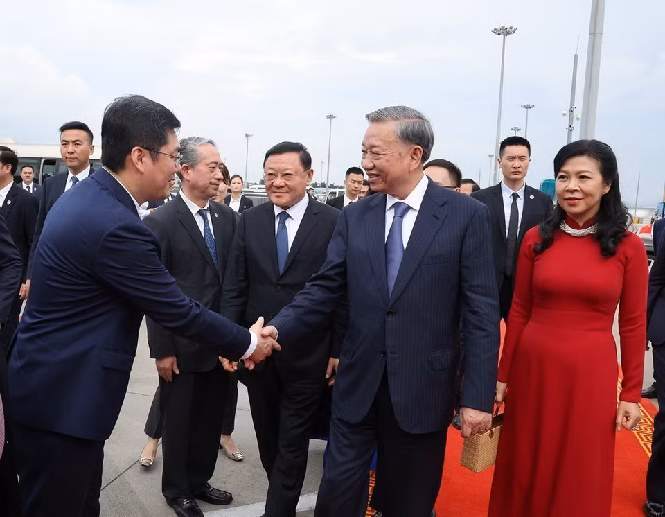 Lễ tiễn Tổng Bí thư, Chủ tịch nước Tô Lâm và Phu nhân tại Sân bay quốc tế Bạch Vân, thành phố Quảng Châu, tỉnh Quảng Đông. (Ảnh: Trí Dũng/TTXVN)