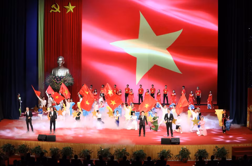 Tiết mục nghệ thuật biểu diễn tại buổi lễ. (Ảnh: Anh Tuấn/TTXVN)