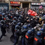 Tổng thống Macron thừa nhận thiếu sót trong ứng phó làn sóng bạo lực tại Pháp
