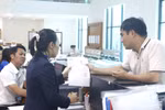 Các đơn vị trong toàn hệ thống Kho bạc Nhà nước đã chủ động phối hợp với cơ quan thu trên địa bàn để tập trung nhanh, hạch toán đầy đủ và kịp thời các khoản thu vào ngân sách. (Ảnh: Vietnam+)