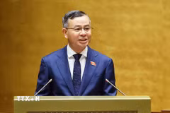 Bộ trưởng Bộ Tài chính Ngô Văn Tuấn, thừa ủy quyền của Thủ tướng Chính phủ trình bày tờ trình về 5 dự án: Luật Ngân sách nhà nước (hợp nhất); Luật Đấu thầu (sửa đổi); Luật sửa đổi, bổ sung một số điều của Luật Đầu tư; Luật sửa đổi, bổ sung một số điều của Luật Thuế thu nhập doanh nghiệp, Luật Thuế sử dụng đất phi nông nghiệp, Luật Thuế thu nhập cá nhân; Luật Trưng mua, trưng dụng tài sản (sửa đổi). (Ảnh: Doãn Tấn/TTXVN)