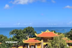 Địa thế "tựa sơn hướng hải" tuyệt đẹp của Chùa Hộ Quốc. (Ảnh: Bích Hằng/Vietnam+)