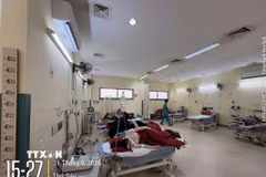 Các trường hợp nghi ngộ độc thực phẩm được theo dõi, điều trị tại Bệnh viện Trung ương Huế cơ sở 2 ngày 11/9. (Ảnh: TTXVN phát)