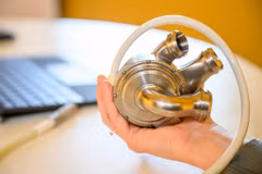 BiVACOR là trái tim nhân tạo cấy ghép đầu tiên trên thế giới có thể thay thế hoàn toàn tim người. (Ảnh: BiVACOR)