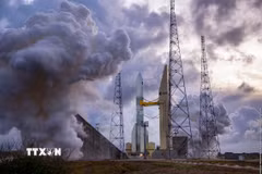 Tên lửa Ariane 6 thế hệ mới được phóng thử nghiệm tại sân bay vũ trụ châu Âu ở Kourou, Guiana (Pháp), ngày 23/11/2023. (Ảnh: AFP/TTXVN)