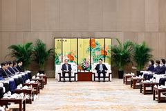 Chủ tịch Quốc hội Trần Thanh Mẫn tiếp Bí thư Tỉnh ủy, Chủ nhiệm Ủy ban Thường vụ Nhân đại tỉnh Thiểm Tây (Trung Quốc) Triệu Nhất Đức. (Ảnh: Doãn Tấn/TTXVN)