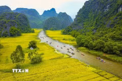 Ninh Bình là vùng đất cổ có từ hàng vạn năm trước, sở hữu phong cảnh thiên nhiên sơn thủy hữu tình. (Ảnh: Minh Đức/TTXVN)