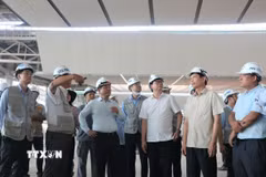 Đoàn giám sát Quốc hội giám sát tại sân bay Long Thành. (Ảnh: Công Phong/TTXVN)
