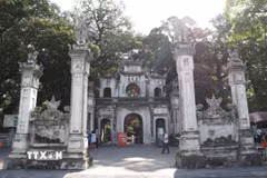 Di tich Đền Quán Thánh, xây dựng vào những năm đầu khi vua Lý Thái Tổ dời đô từ Hoa Lư ra Thăng Long. (Ảnh: Vân Chi/TTXVN phát)