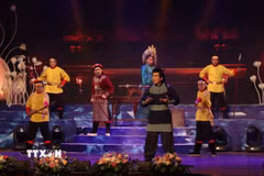 Các nghệ sỹ TP Hồ Chí Minh tham gia cuộc thi “Tài năng diễn viên sân khấu cải lương Trần Hữu Trang”. (Ảnh: Thu Hương/TTXVN)