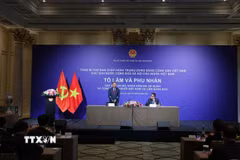 Tổng Bí thư, Chủ tịch nước Tô Lâm nói chuyện thân mật với cán bộ, nhân viên Đại sứ quán và đại diện cộng đồng người Việt Nam tại Nga. (Ảnh: Thống Nhất/TTXVN)
