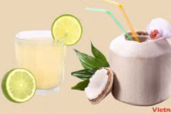 Nước chanh và nước dừa - thức uống nào tốt hơn trong mùa Hè? (Ảnh: Vietnam+)