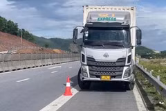 Phạt 35 triệu đồng với tài xế điều khiển xe tải chạy ngược chiều trên cao tốc