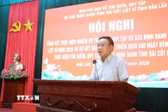 Ông Đào Mỹ, Phó Chủ tịch UBND tỉnh, Trưởng Ban Chỉ đạo tìm kiếm, quy tập và xác định danh tính hài cốt liệt sỹ tỉnh Đắk Lắk phát biểu tại hội nghị. (Ảnh: Hoài Thu/TTXVN)