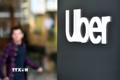 Biểu tượng của hãng xe công nghệ Uber tại trụ sở công ty ở San Francisco, California, Mỹ. (Ảnh: AFP/TTXVN)