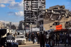 Người dân tại thành phố Gaza. (Ảnh: THX/TTXVN phát)