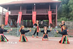 Múa chuông truyền thống của đồng bào dân tộc Dao, xã Tây Yên Tử (Bắc Ninh). (Ảnh: Thanh Thương/TTXVN)