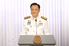 Thủ tướng Thái Lan Anutin Charnvirakul phát biểu tại thủ đô Bangkok. (Ảnh: THX/TTXVN)