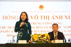 Phó Chủ tịch nước Võ Thị Ánh Xuân phát biểu trước cộng đồng Việt Nam tại Kyrgystan. (Ảnh: Tâm Hằng/TTXVN)
