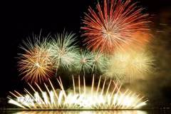 Đội pháo hoa Tamaya Kitahara Fireworks (Nhật Bản) mở màn đêm thi thứ 3 của Lễ hội Pháo hoa Quốc tế Đà Nẵng - DIFF 2026. (Ảnh: Quốc Dũng/TTXVN)