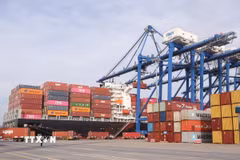 Cảng Container Quốc tế Tân Cảng Hải Phòng (TC-HICT) là cảng nước sâu đầu tiên vận hành tại miền Bắc có thể tiếp nhận tàu trọng tải lớn trên 145.000 tấn. (Ảnh: Minh Thu/TTXVN)