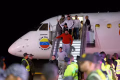 Venezuela đã cử hai máy bay đưa gần 200 người di cư không có giấy tờ từ Mỹ trở về. (Ảnh: AFP)