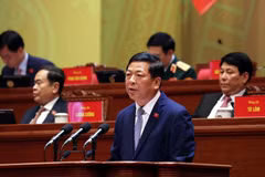 Đồng chí Trần Hồng Minh, Ủy viên Trung ương Đảng, Bí thư Đảng ủy, Bộ trưởng Bộ Xây dựng, tham luận về vấn đề “Đột phá mạnh mẽ phát triển kết cấu hạ tầng trong kỷ nguyên mới”. (Ảnh: TTXVN)