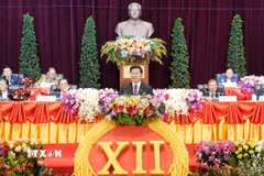 Tổng Bí thư Đảng Nhân dân Cách mạng Lào Thongloun Sisoulith phát biểu tại Đại hội. (Ảnh: TTXVN phát)
