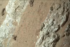Xe tự hành Perseverance của NASA đã phát hiện ra "những dấu hiệu sinh học tiềm tàng" trên một tảng đá màu đỏ có biệt danh là "Thác Cheyava" trong miệng núi lửa Jezero của sao Hỏa vào tháng 7/2024. (Nguồn: NASA)