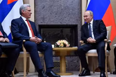 Tổng thống Nga Vladimir Putin gặp người đồng cấp Cuba Miguel Diaz-Canel tại Moskva ngày 29/10/2019. (Ảnh: Reuters)